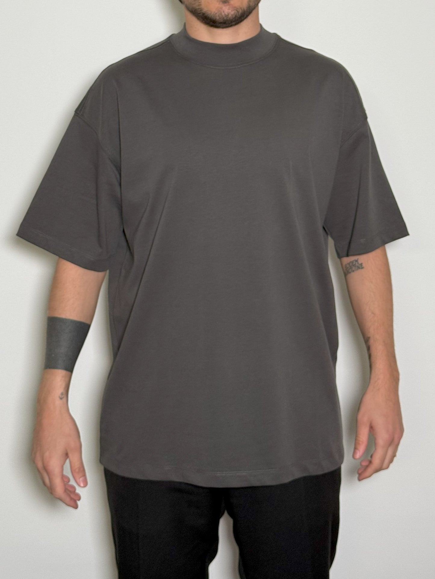 T-SHIRT OVER BASIC GRIGIA