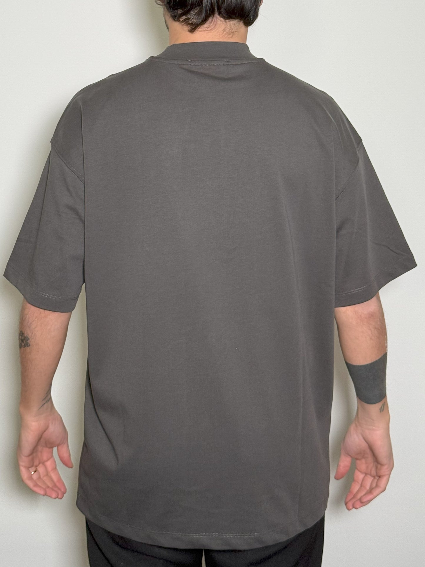 T-SHIRT OVER BASIC GRIGIA