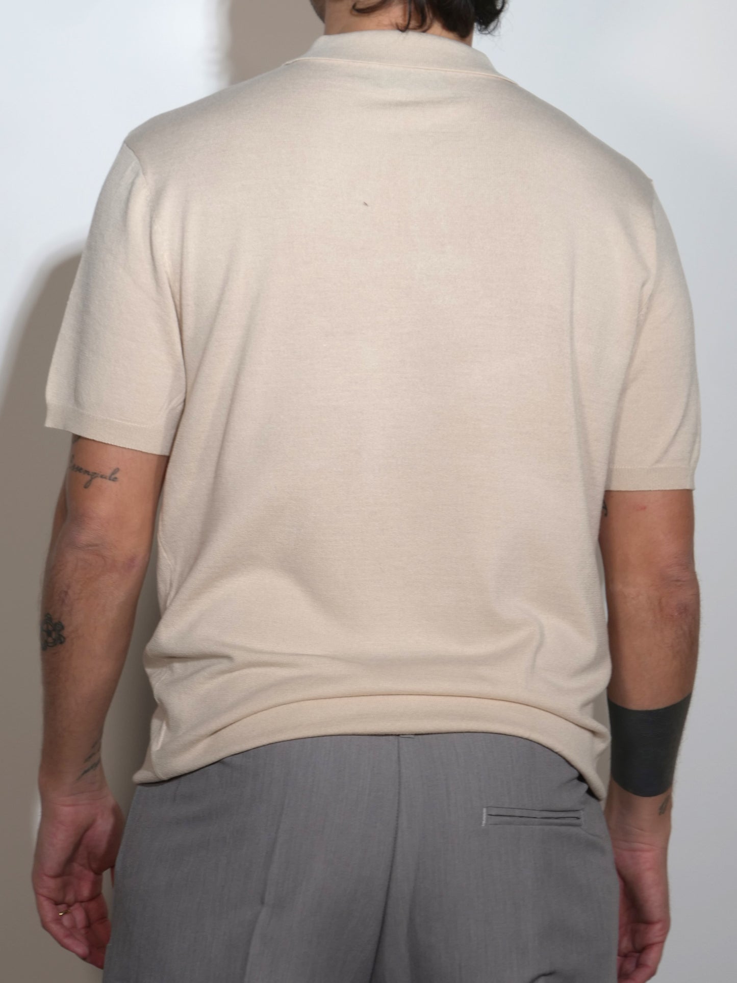 POLO BEIGE A MANICHE CORTE