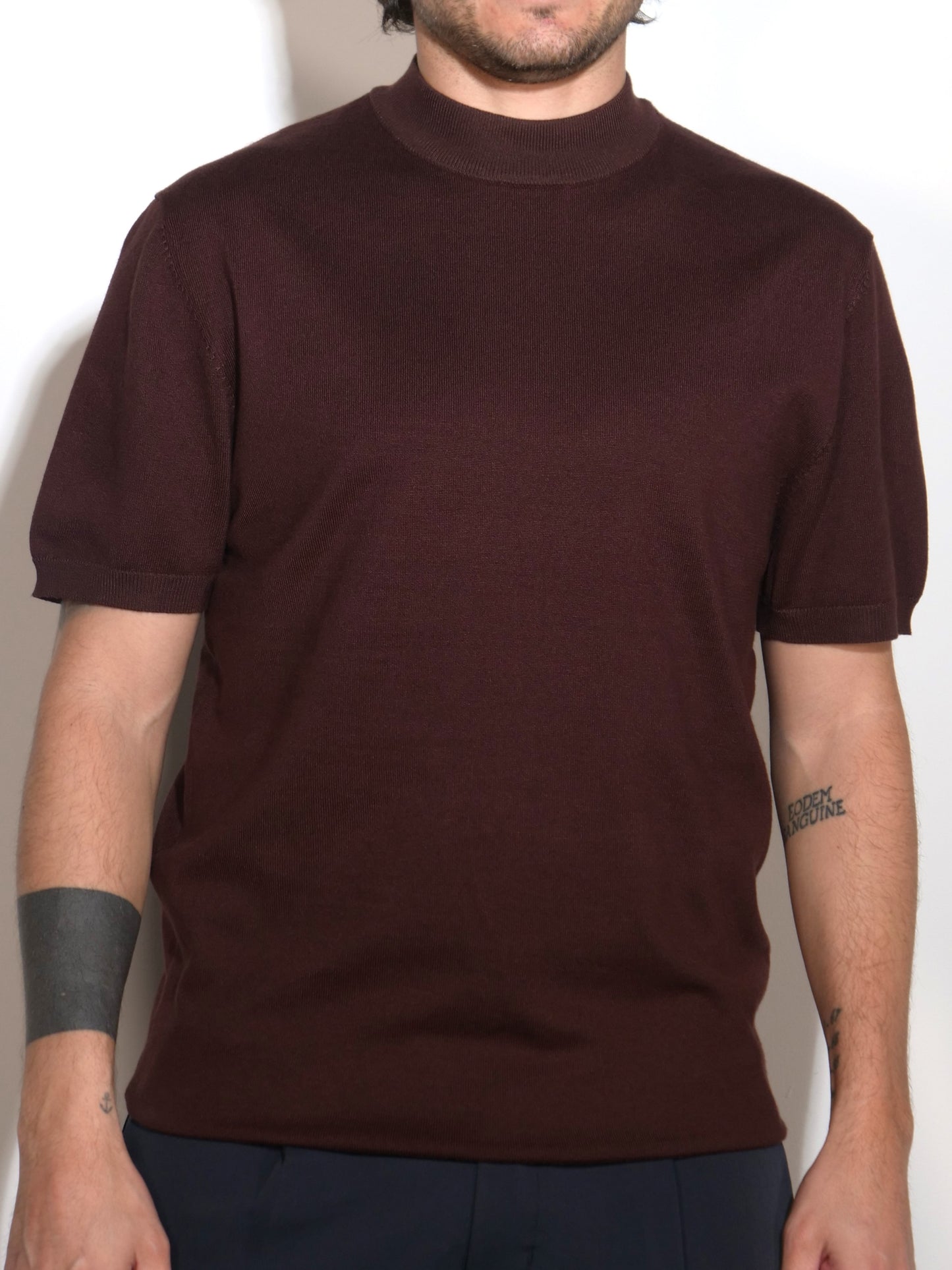 T-SHIRT MARRONE IN FILO