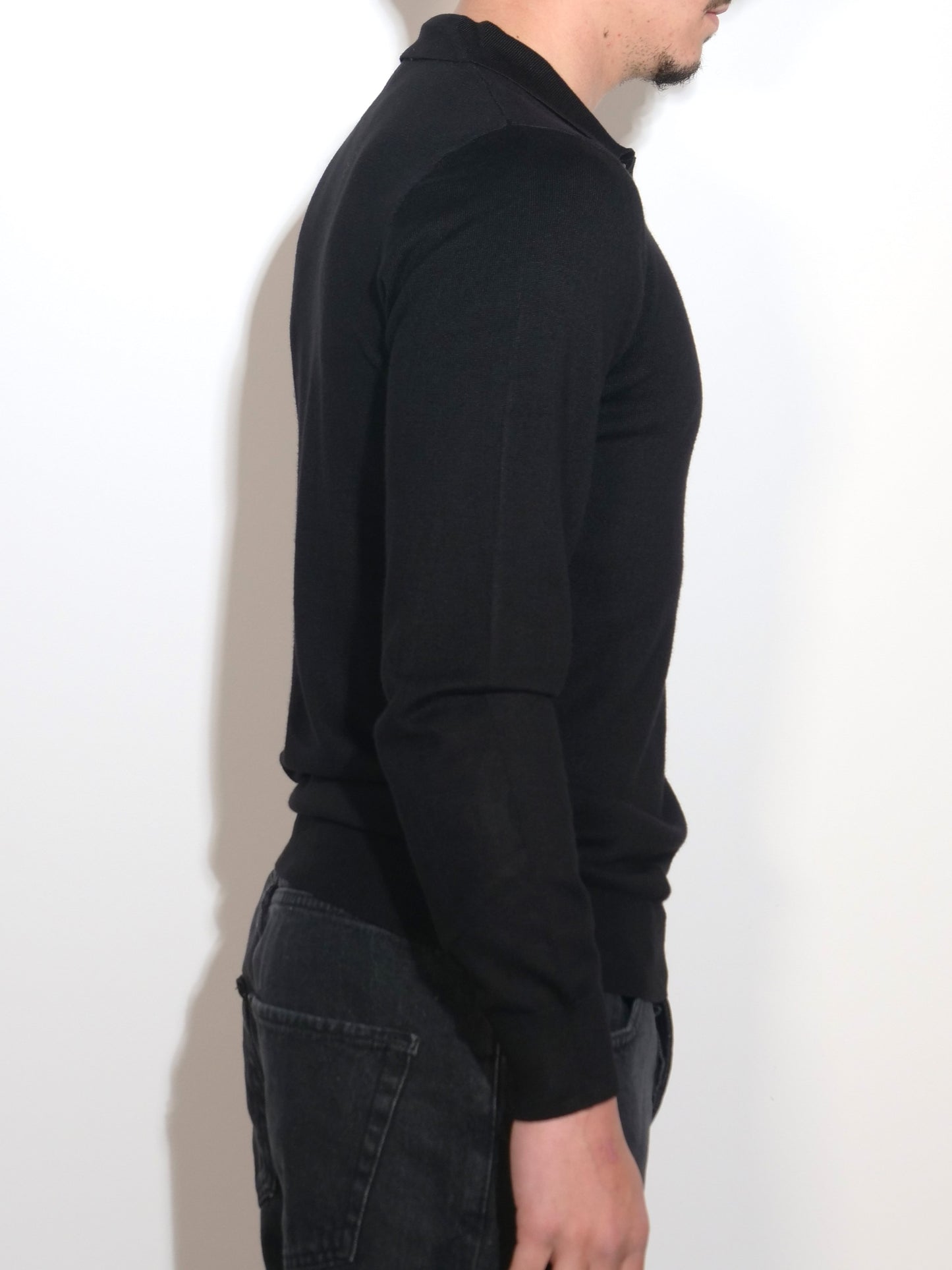 POLO NERA A MANICHE LUNGHE